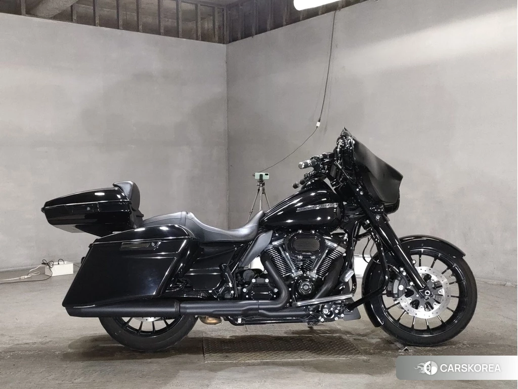 Проданный Harley-Davidson Street Glide FLHXS1870 2019 из Японии, фото 2