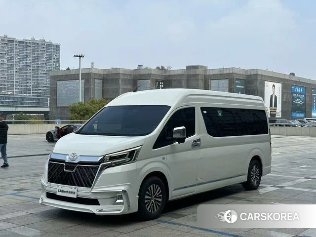 Toyota Hiace 2023 Белый из Китая