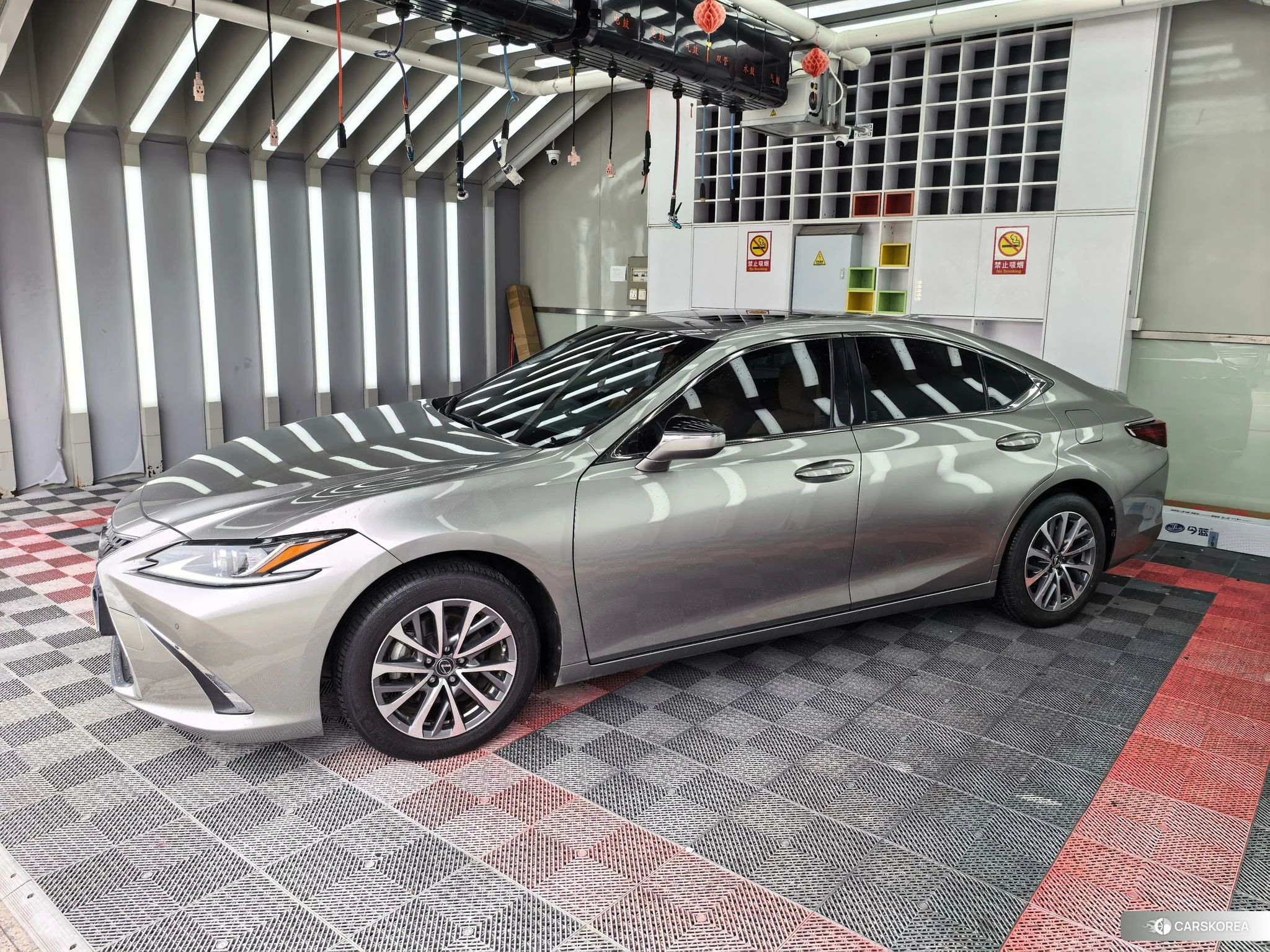 Lexus ES 2021 Серебристо-серый из Китая