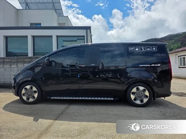 Hyundai Staria 2025 Черный из Кореи