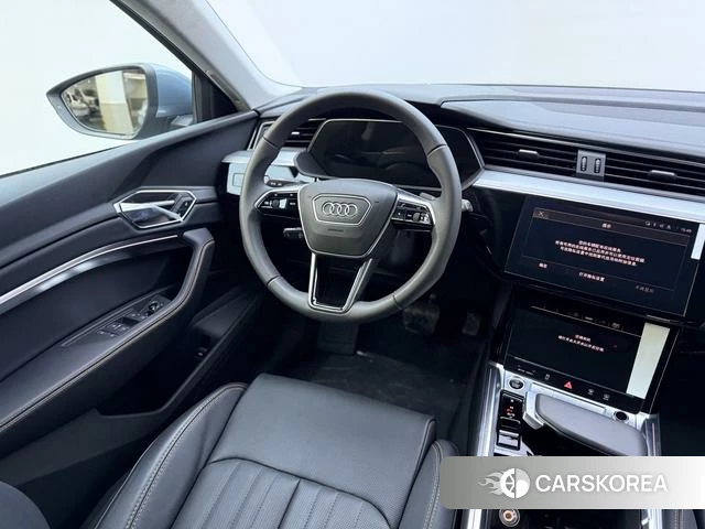 Audi e-tron 2026 Серебристо-серый из Китая