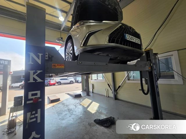 Lexus ES300h 7th generation 2024 Серый из Кореи