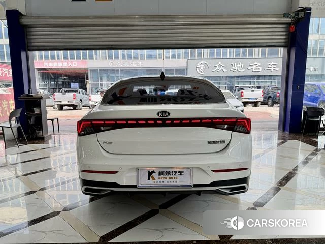Kia K5 2021 Белый из Китая