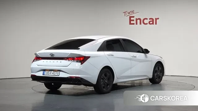 Hyundai Avante Hybrid (CN7) 2022 Белый из Кореи