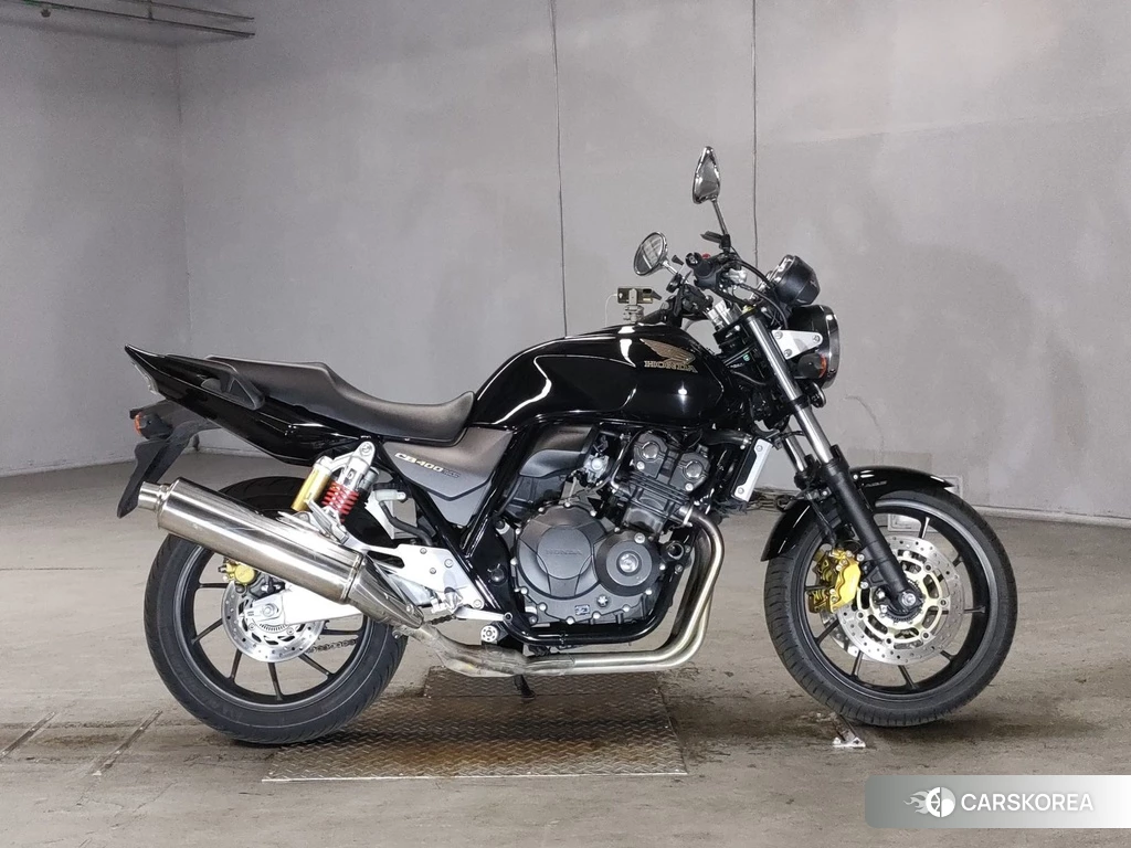 Проданный Honda CB400SF 2015 из Японии, фото 2