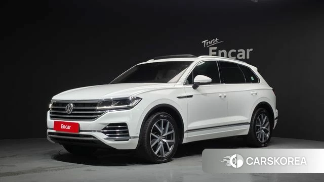 Volkswagen Touareg 3rd generation 2020 Белый из Кореи