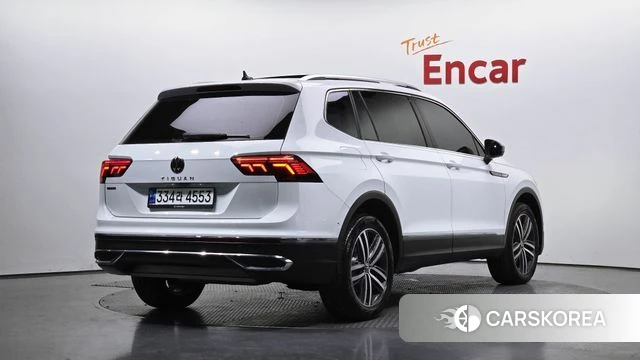Volkswagen Tiguan Allspace 2023 Белый из Кореи