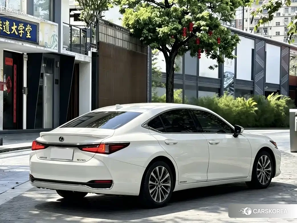 Lexus ES 2021 Белый из Китая