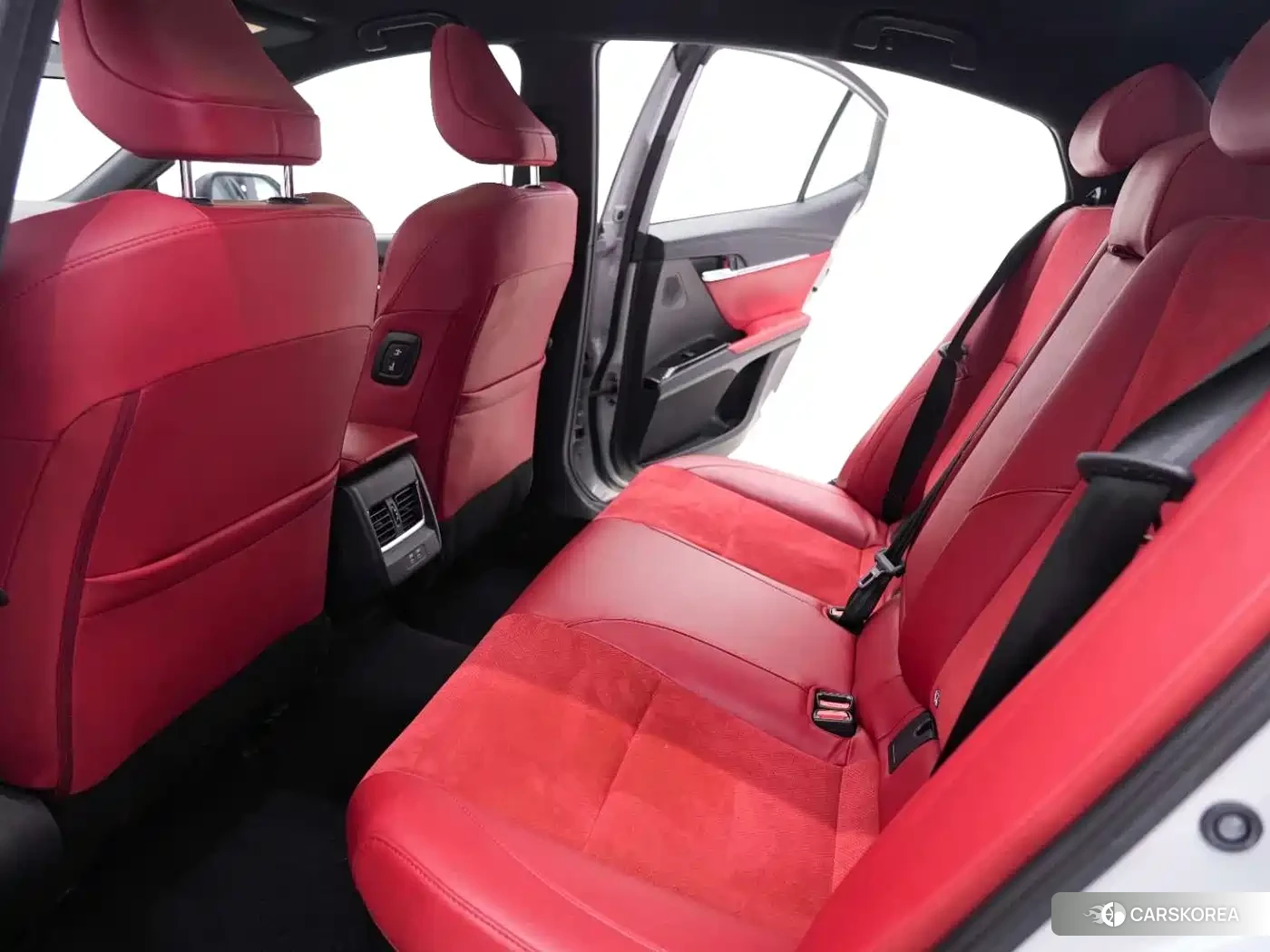 Toyota Camry 2024 Белый из Китая, фото 2