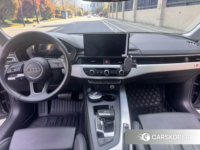 Audi A4L 2022 Темно-серый из Китая