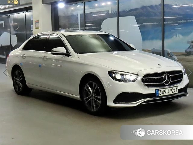 Mercedes-Benz E-Class W213 2021 Белый из Кореи