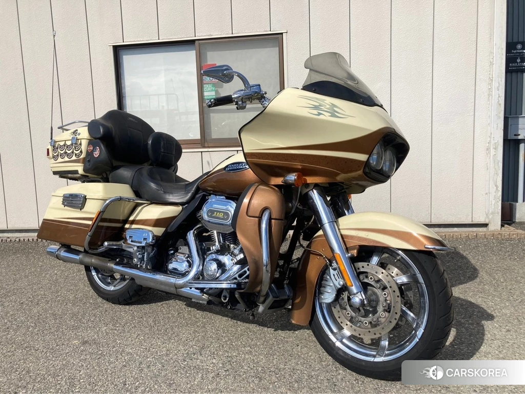 Проданный Harley-Davidson Road Glide FLTRUSE1800 CVO 2011 из Японии