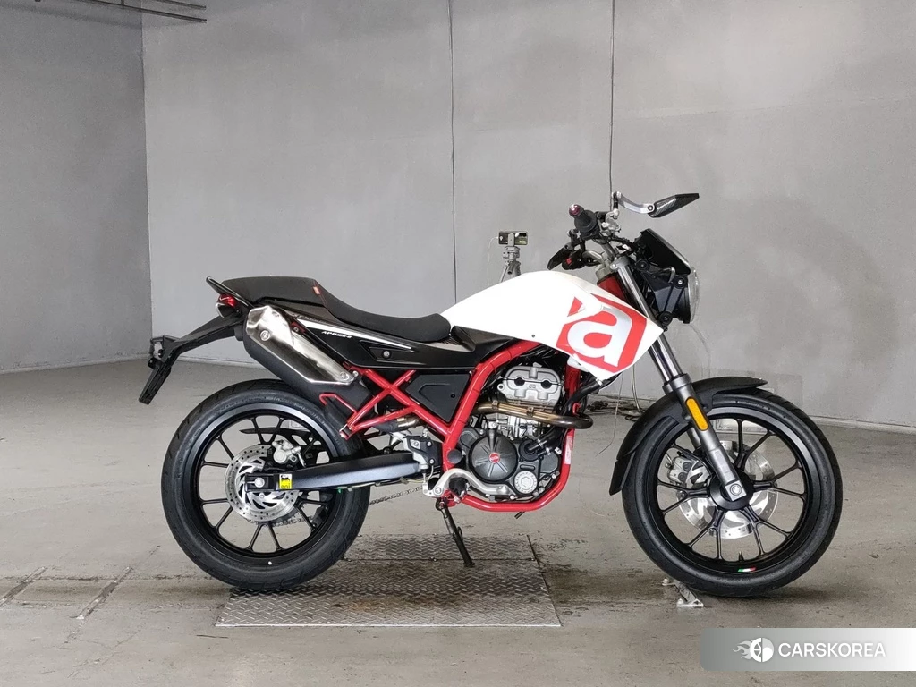 Проданный Aprilia STX125 CAFE 2015 из Японии