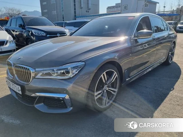 BMW 7 Series (G11) 2018 Серебристо-серый из Кореи