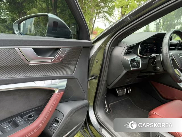 Audi S6 2022 Темно-серый из Китая