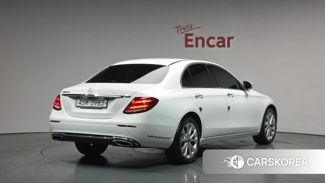 Mercedes-Benz E-Class W213 2019 Белый из Кореи