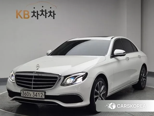 Mercedes-Benz E-Class W213 2018 Белый из Кореи