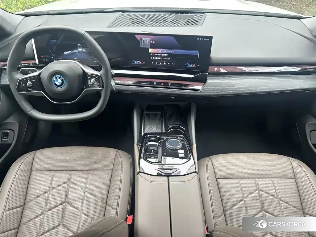 BMW i5 2025 Белый из Китая