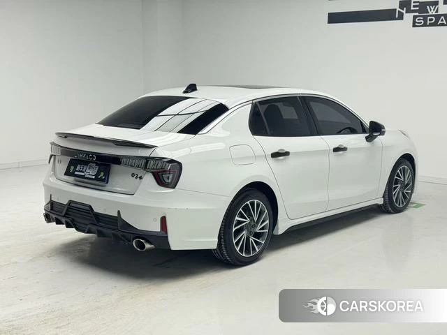 Lynk 03 2023 Белый из Китая