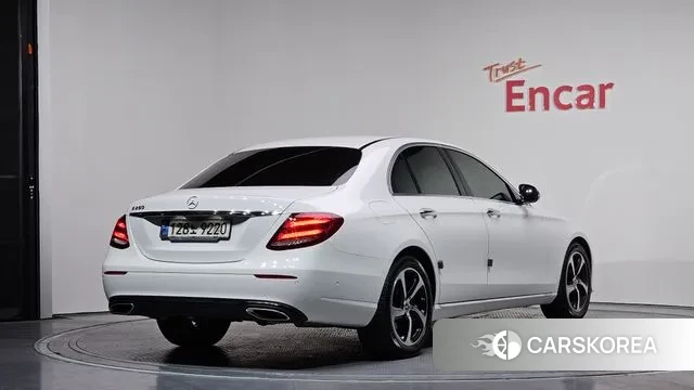 Mercedes-Benz E-Class W213 2019 Белый из Кореи