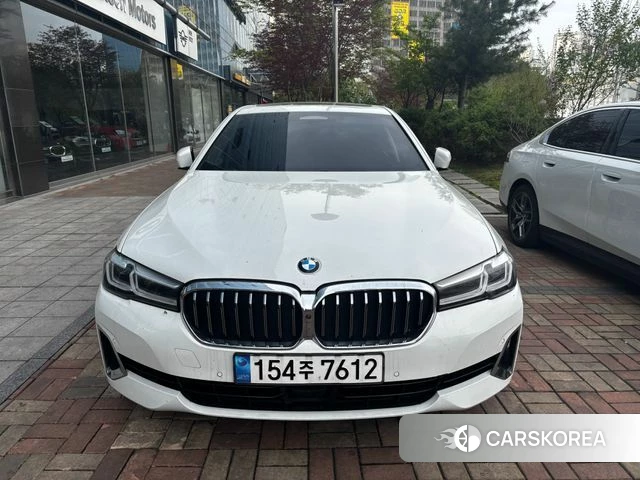 BMW 5 Series (G30) 2023 Белый из Кореи
