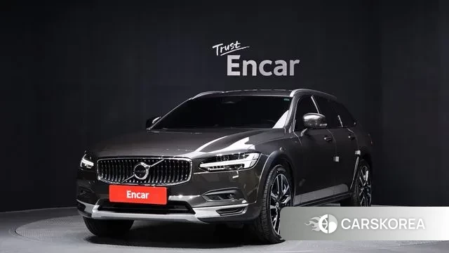 Volvo V90 Cross-Country 2023 Коричневый из Кореи