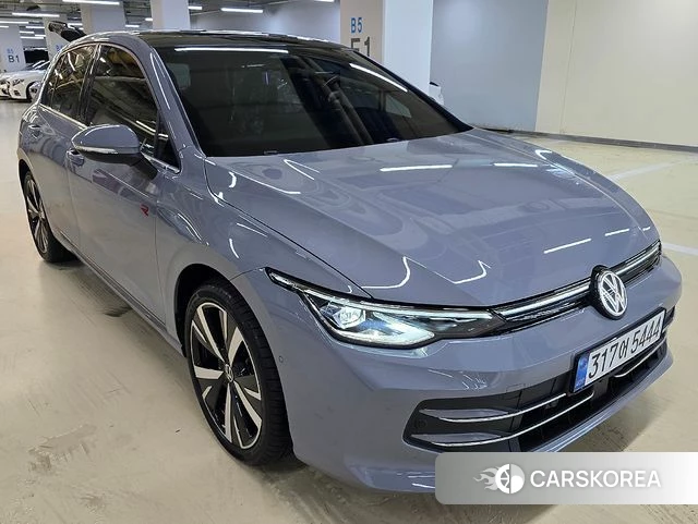 Volkswagen Golf 8th Generation 2026 Серебристо-серый из Кореи