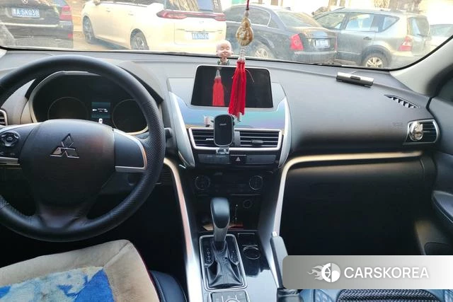 Mitsubishi  Yi Ge 2023 Белый из Китая