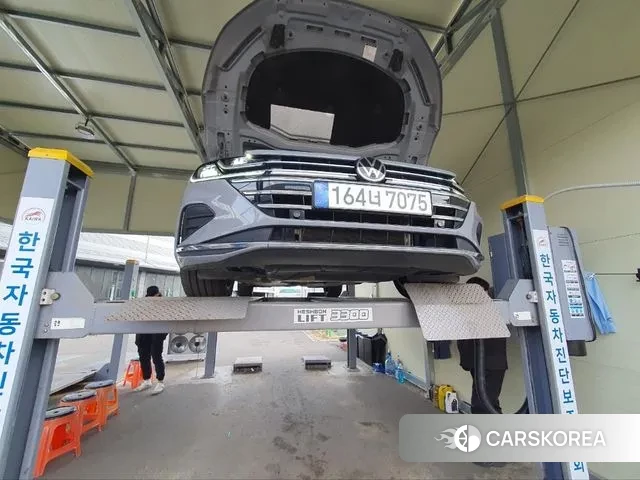 Volkswagen Arteon 2022 Серебристо-серый из Кореи