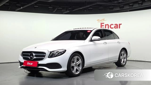 Mercedes-Benz E-Class W213 2018 Белый из Кореи