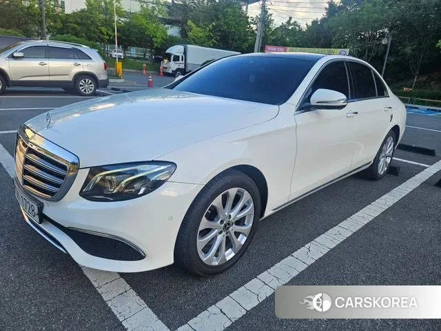 Mercedes-Benz E-Class W213 2019 Белый из Кореи