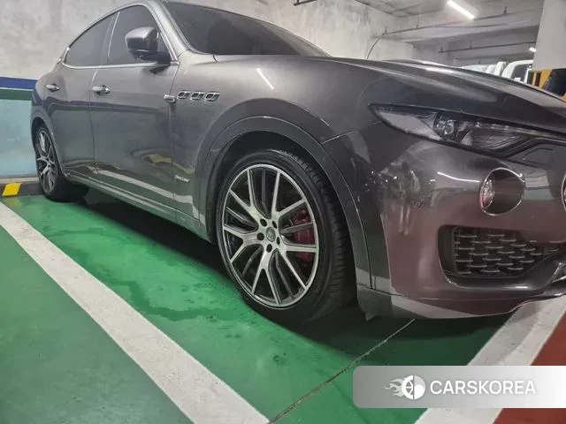 Maserati Levante 2018 Серый из Кореи