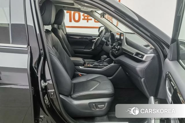 Toyota Highlander 2024 Черный из Китая