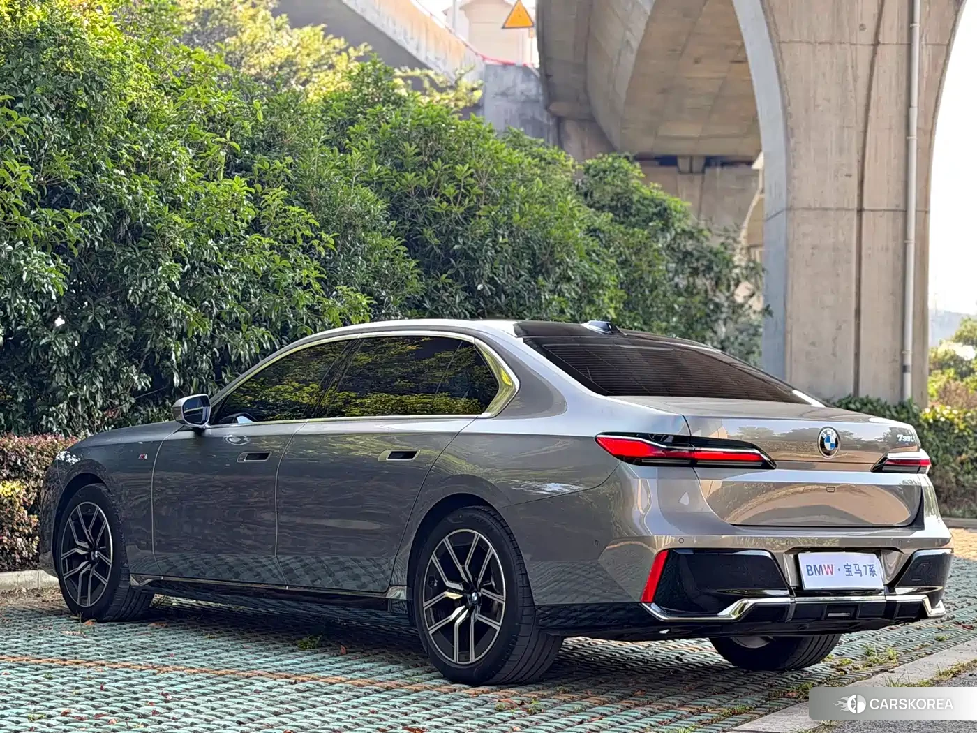 BMW 7 series 2024 Silver/gray из Китая