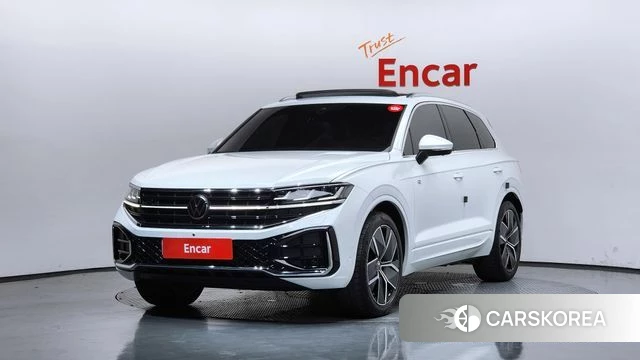 Volkswagen Touareg 3rd generation 2025 Белый из Кореи