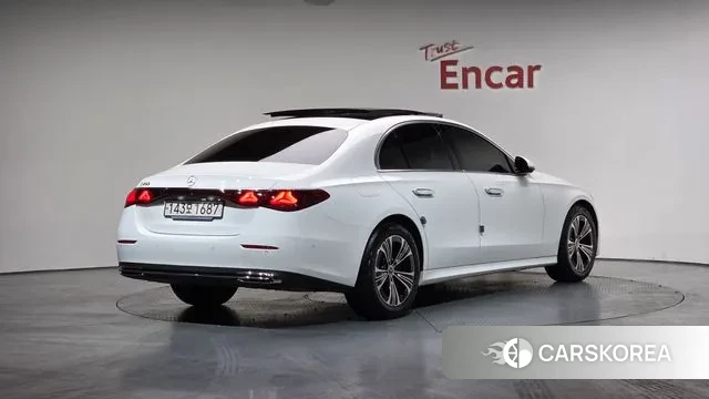 Mercedes-Benz E-Class W214 2024 Белый из Кореи