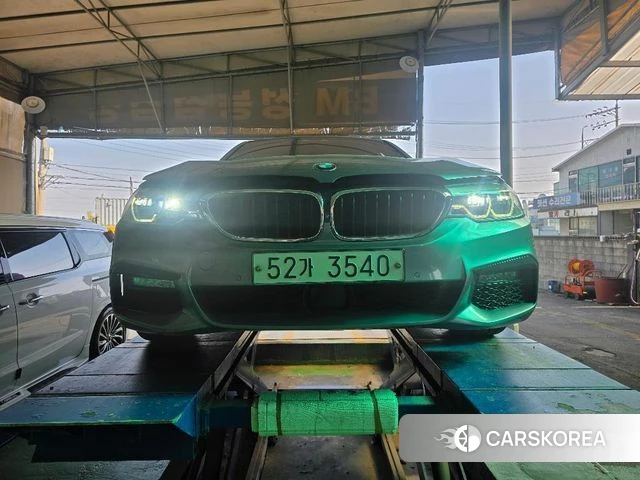 BMW 5 Series (G30) 2018 Серебристо-серый из Кореи