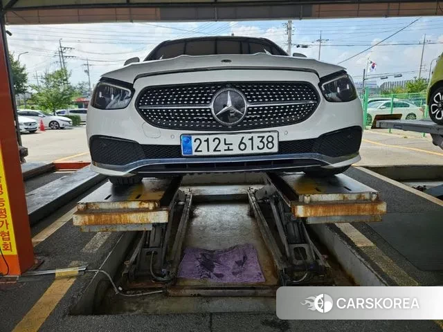 Mercedes-Benz E-Class W213 2023 Белый из Кореи