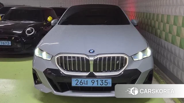BMW i5 (G60) 2025 Небесно-голубой из Кореи
