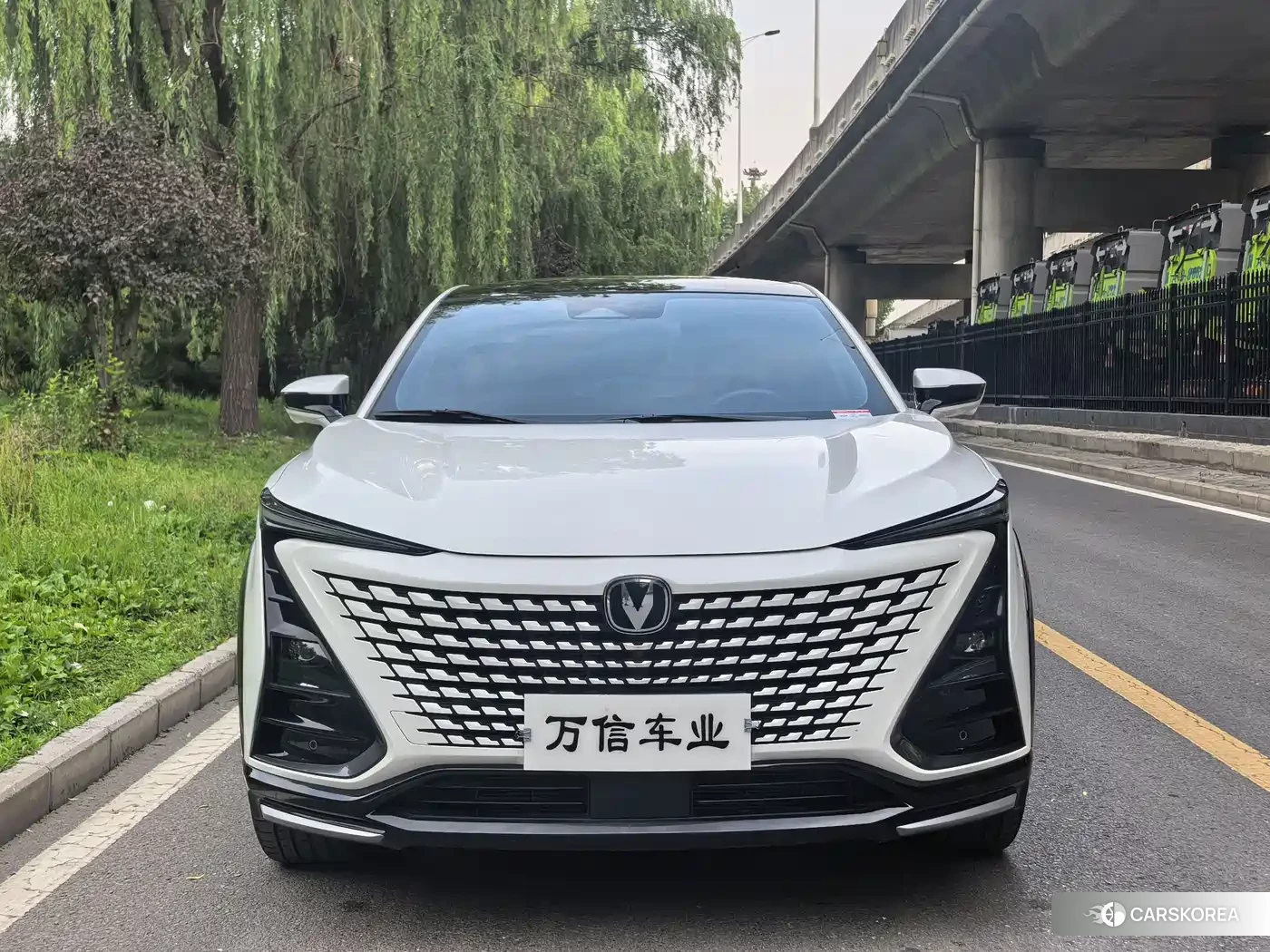 Chang'an UNI-T 2023 Белый из Китая, фото 2