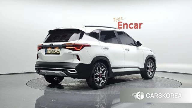Kia Seltos 2021 Белый из Кореи