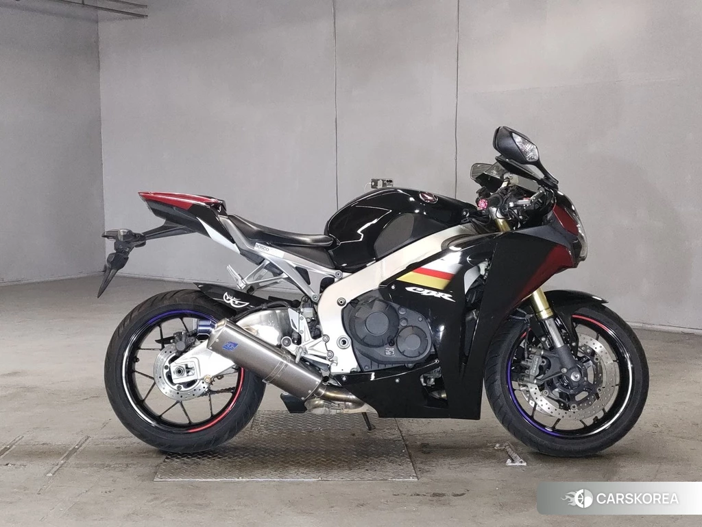 Проданный Honda CBR1000RR 2011 из Японии