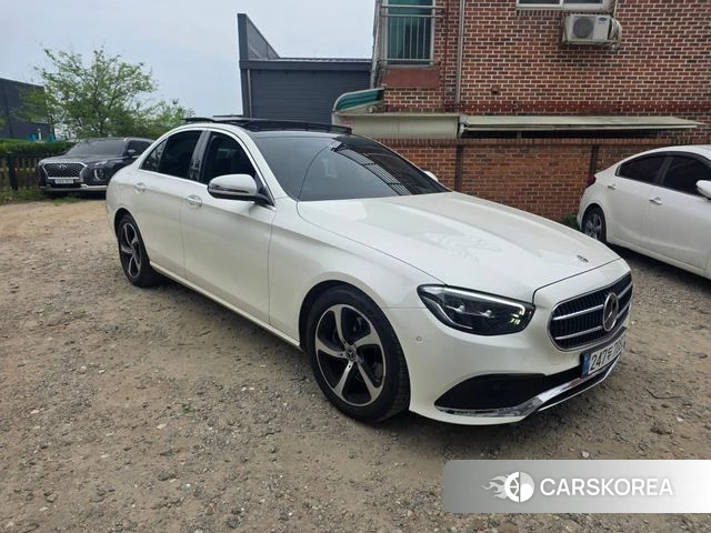 Mercedes-Benz E-Class W213 2021 Белый из Кореи