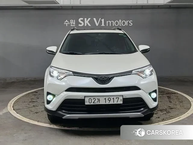 Toyota RAV4 2018 Белый из Кореи