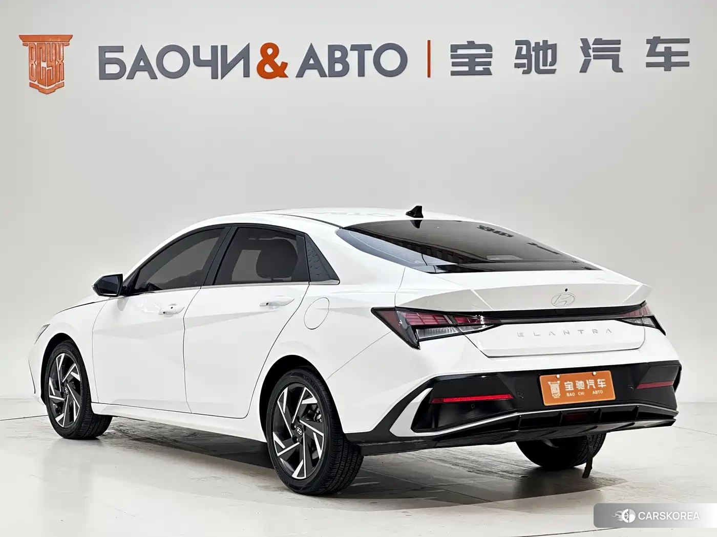 Hyundai Elantra 2023 Белый из Китая