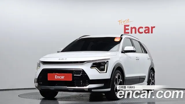 Kia Di Ol Nu Niro 2023 Белый из Кореи