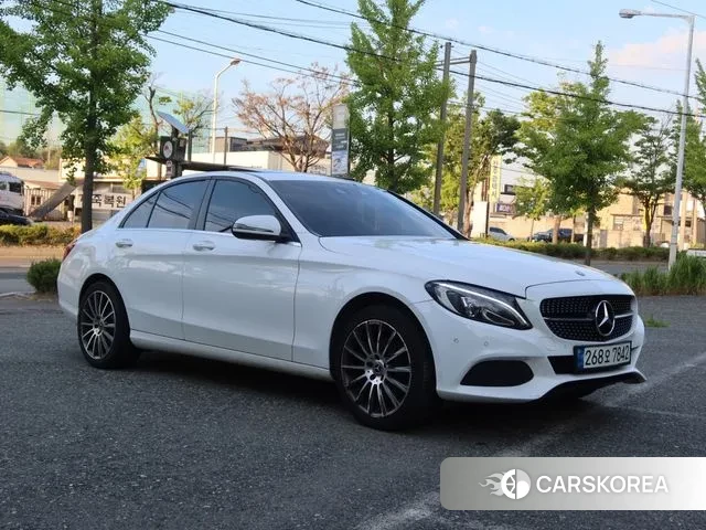 Mercedes-Benz C-Class W205 2018 Белый из Кореи