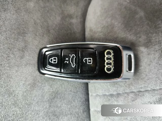 Audi A6L 2021 Черный из Китая