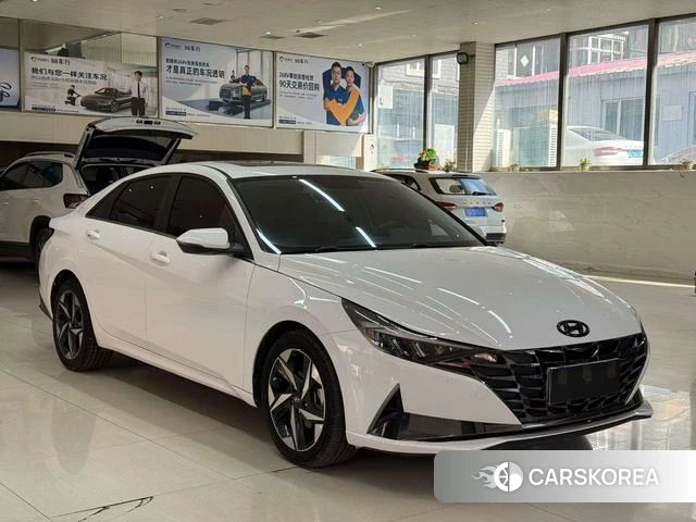 Hyundai Elantra 2023 Белый из Китая