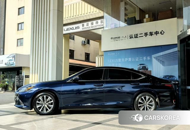 Lexus ES 2021 Синий из Китая